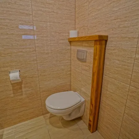 Grodzka 8 *