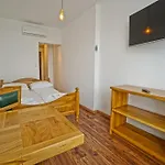 Grodzka 8 *