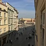Grodzka 8 *